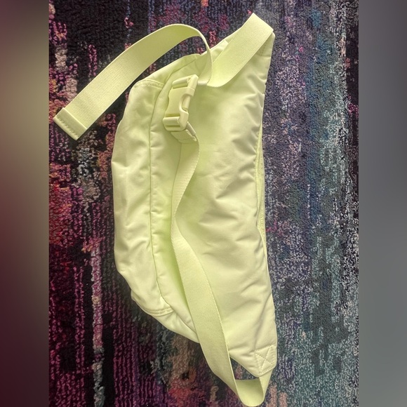 NIKE SPORTSWEAR TECH HIP Pack Waist Cross Body Bum Bag Women/ Men Volt green EUC - Picture 2 of 8